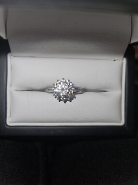 Sparkling Halo Ring